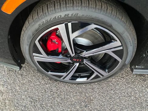 New 2026 Volkswagen GTI SE image 9