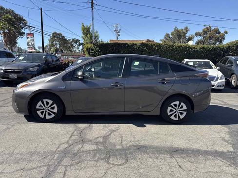 Used 2017 Toyota Prius Two image 4