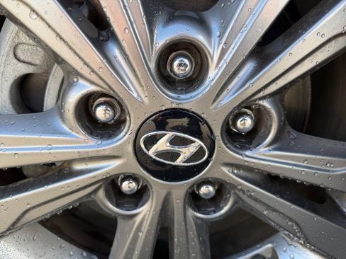 Used 2017 Hyundai Elantra Value Edition FWD image 32