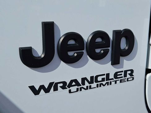 Used 2021 Jeep Wrangler Unlimited Sahara image 13