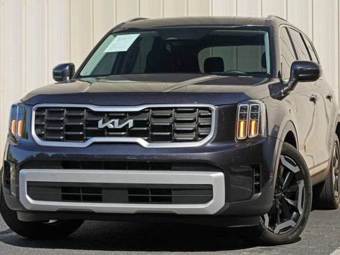 Used 2025 Kia Telluride S FWD image 3