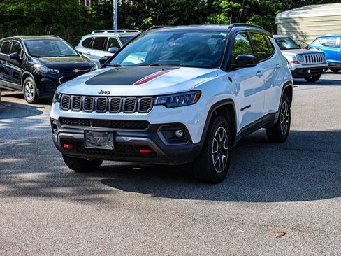 Used 2024 Jeep Compass Trailhawk image 3