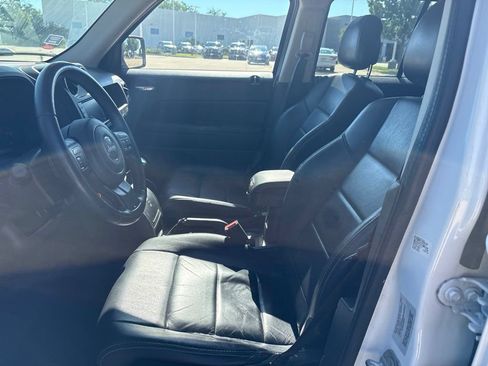 Used 2016 Jeep Patriot High Altitude FWD image 10