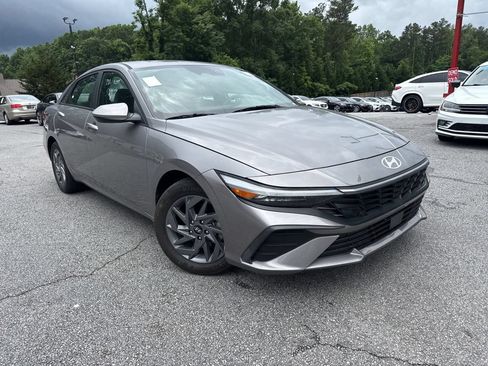 Used 2024 Hyundai Elantra SEL FWD image 4