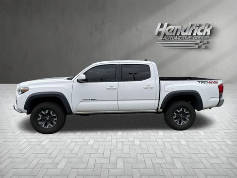 Used 2017 Toyota Tacoma TRD Off-Road w/ Tow Package (A/T) AWD/4WD image 8
