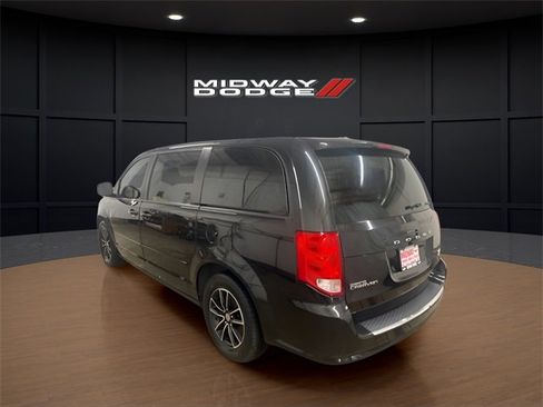 Used 2017 Dodge Grand Caravan GT image 4