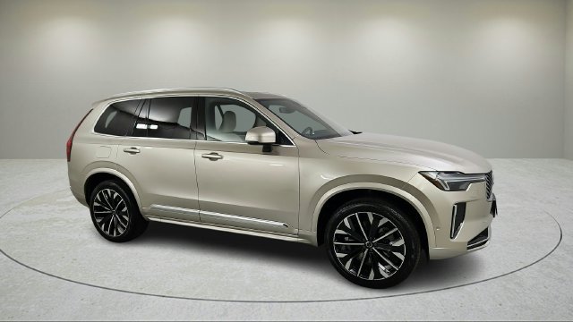 New 2026 Volvo XC90 T8 Plus w/ Protection Package Premier AWD/4WD image 2