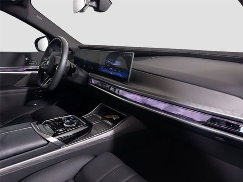 Certified 2023 BMW i7 xDrive60 AWD/4WD image 26