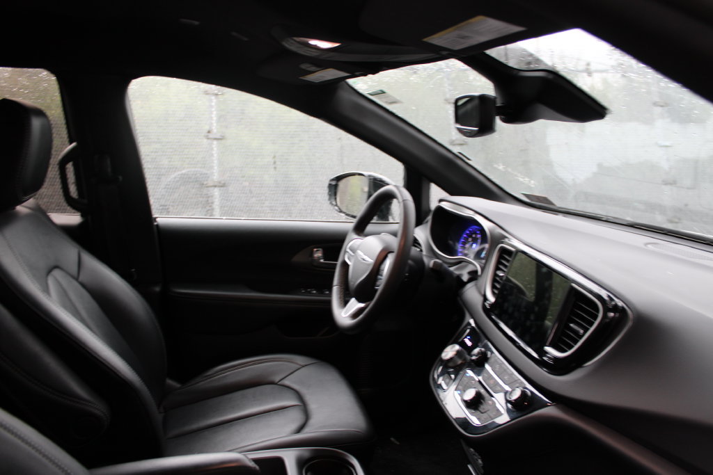 Used 2025 Chrysler Pacifica Select FWD image 20