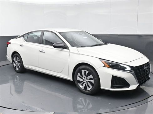 Certified 2025 Nissan Altima 2.5 S image 1
