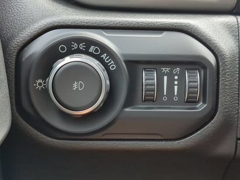 Used 2018 Jeep Wrangler Unlimited Sahara AWD/4WD image 30