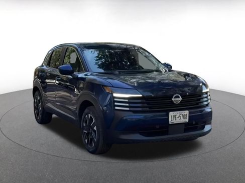 Used 2025 Nissan Kicks SV image 3