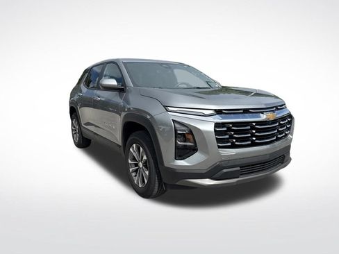 Used 2026 Chevrolet Equinox LT w/ Convenience Package II FWD image 2