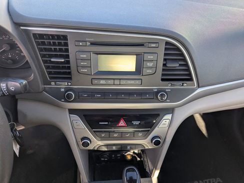 Used 2018 Hyundai Elantra SE w/ Cargo Package image 18