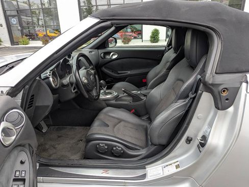 Used 2010 Nissan 370Z Touring w/ Sport Pkg RWD image 12