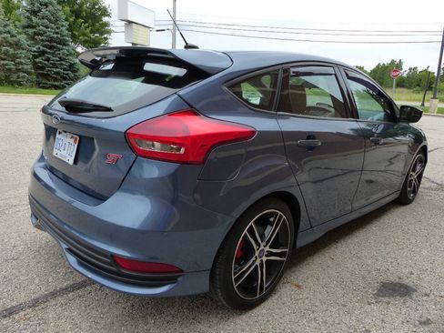 Used 2018 Ford Focus ST w/ Equipment Group 402A FWD image 12