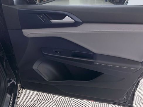 Used 2024 Volkswagen Taos SE image 30