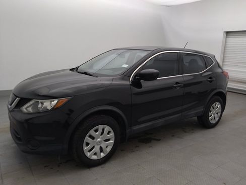Used 2019 Nissan Rogue Sport S image 2
