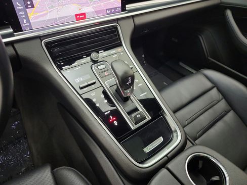 Used 2021 Porsche Panamera image 12