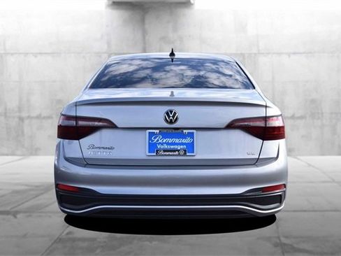 Certified 2024 Volkswagen Jetta SE w/ Panoramic Sunroof Package image 6