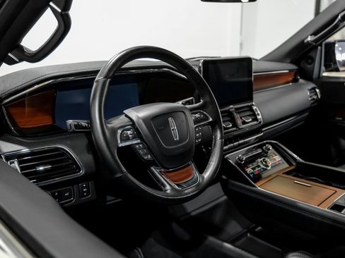 Used 2021 Lincoln Navigator Reserve image 6