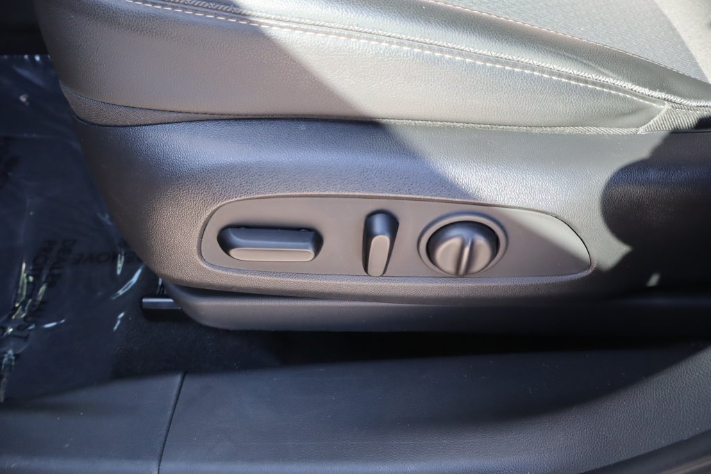 Used 2022 Buick Encore GX Select w/ Sport Touring Package FWD image 22