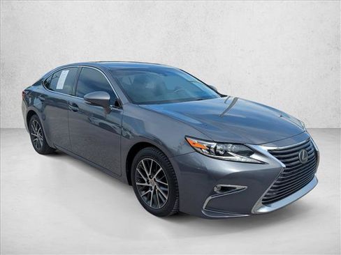 Used 2018 Lexus ES 350 w/ Luxury Package w/Wood Trim FWD image 3