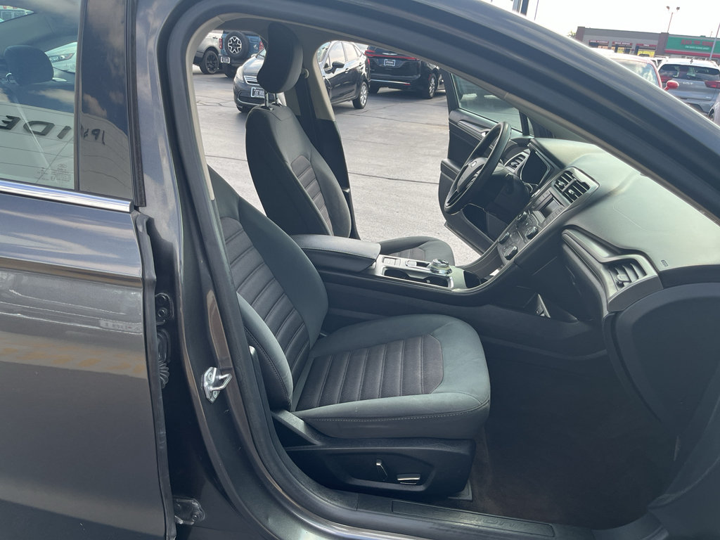 Used 2018 Ford Fusion SE FWD image 41