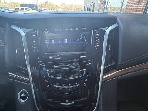 Used 2020 Cadillac Escalade Premium Luxury image 28