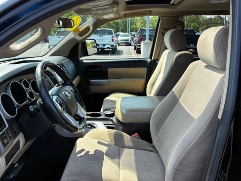 Used 2017 Toyota Sequoia SR5 AWD/4WD image 6