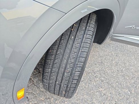 Used 2023 Buick Envision Avenir image 34