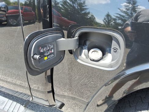 Used 2019 RAM 1500 Laramie RWD image 13