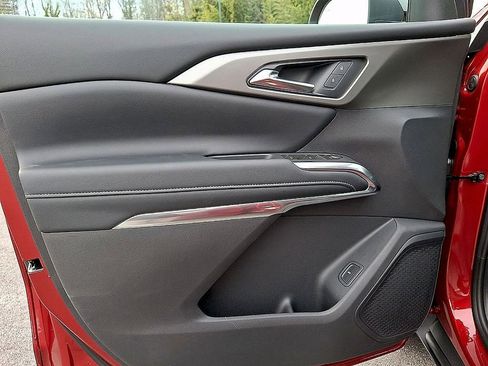 New 2026 Chevrolet Traverse LT w/ Sun and Wheel Package AWD/4WD image 9