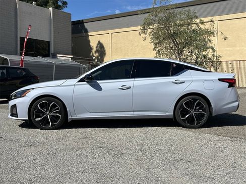 Certified 2023 Nissan Altima 2.5 SR image 3