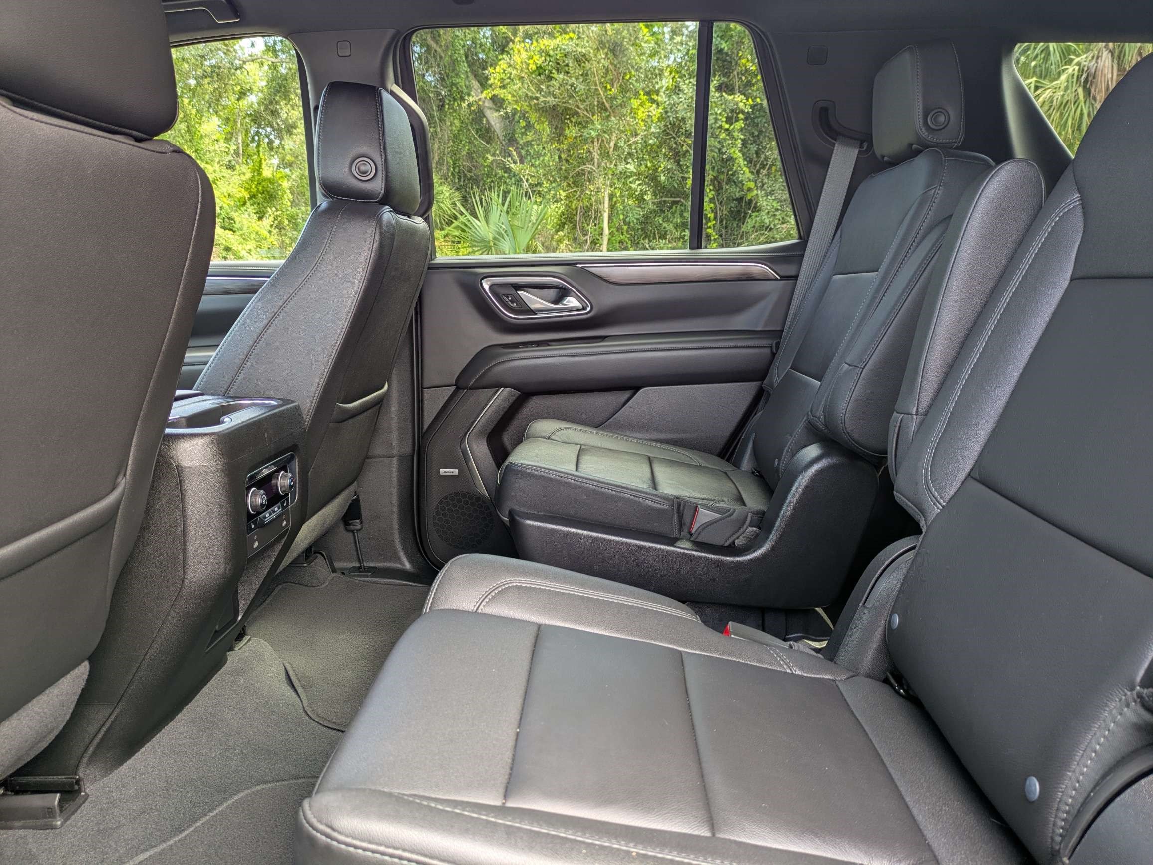 Used 2022 Chevrolet Tahoe Z71 w/ Luxury Package AWD/4WD image 14