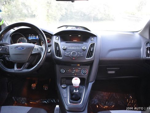 Used 2017 Ford Focus ST FWD image 17