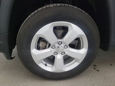 Used 2018 Jeep Compass Latitude w/ Cold Weather Group AWD/4WD image 31