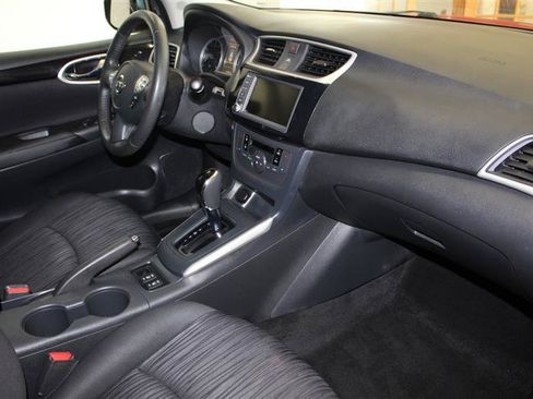 Used 2019 Nissan Sentra SV w/ Special Edition Package FWD image 11