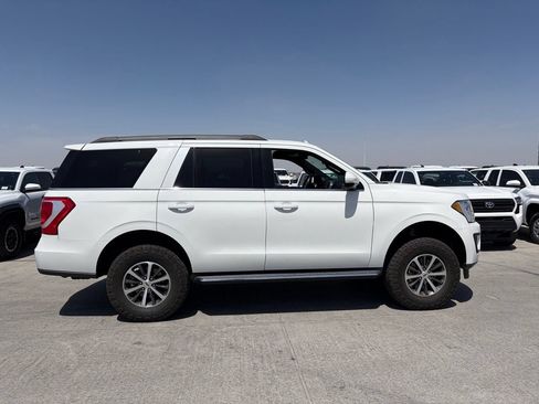 Used 2020 Ford Expedition XLT w/ Equipment Group 202A AWD/4WD image 3