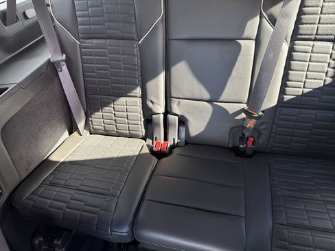 Used 2022 Cadillac Escalade ESV Premium Luxury Platinum image 32