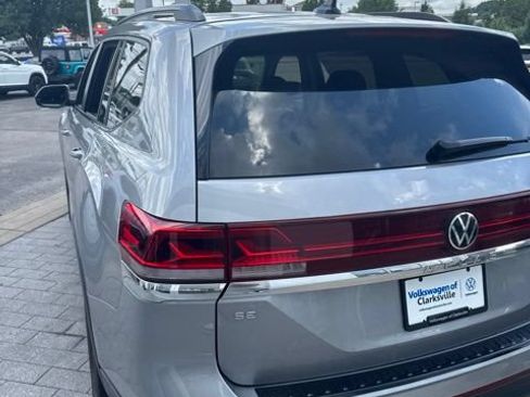Used 2024 Volkswagen Atlas SE w/ Black Wheel Package AWD/4WD image 9