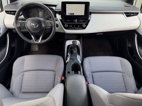 Used 2025 Toyota Corolla SE image 11