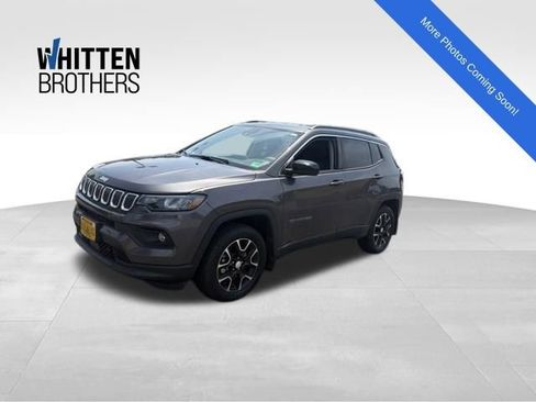 Used 2022 Jeep Compass Latitude w/ Convenience Group AWD/4WD image 1