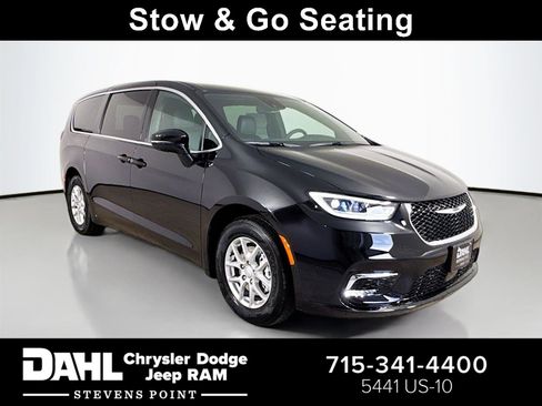 New 2026 Chrysler Pacifica Select image 1