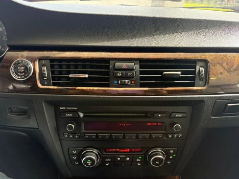 Used 2010 BMW 328i Convertible image 12