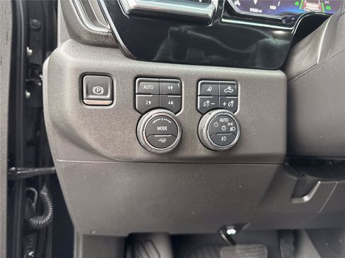 Used 2025 Chevrolet Silverado 1500 LT Trail Boss w/ LT Trail Boss Premium Package AWD/4WD image 21