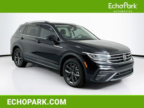 Used 2023 Volkswagen Tiguan SE w/ Panoramic Sunroof Package FWD image 1