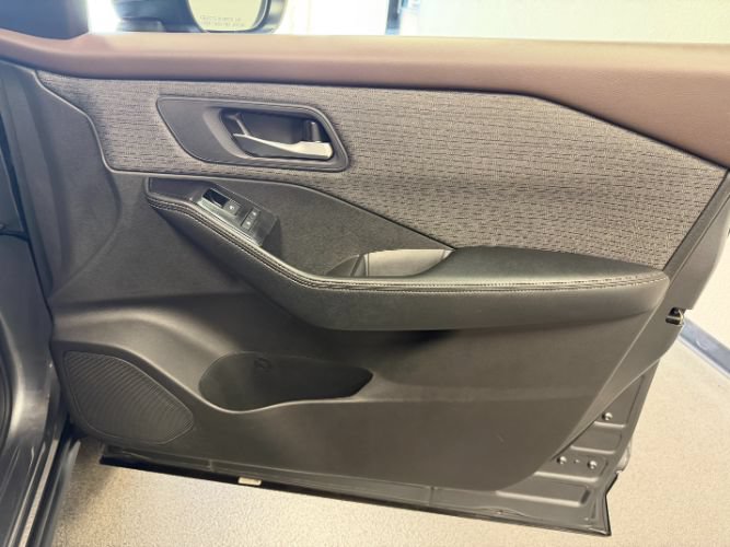 Used 2023 Nissan Rogue SV FWD image 29