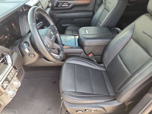 Used 2025 GMC Yukon Denali AWD/4WD image 19