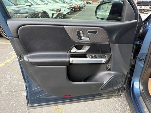 Used 2023 Mercedes-Benz GLB 250 4MATIC image 11